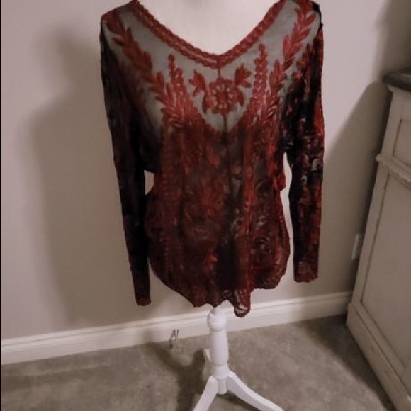 Excellent used condition, black see through netting, burgundy appliqué design. - Picture 3 of 6